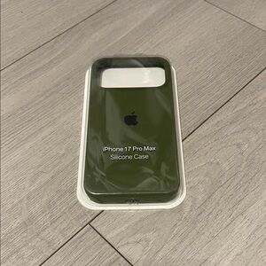 Apple Silicone Case for iPhone 17 Pro Max — Olive Green